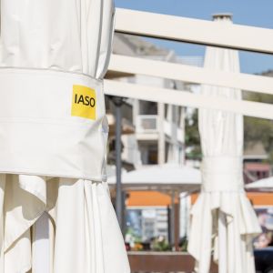 Covering the terrace with umbrellas and pergolas